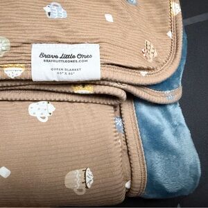 Brave Little Ones Queen Size Blanket Blue/Hot Cocoa